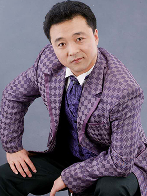 张伟2.jpg