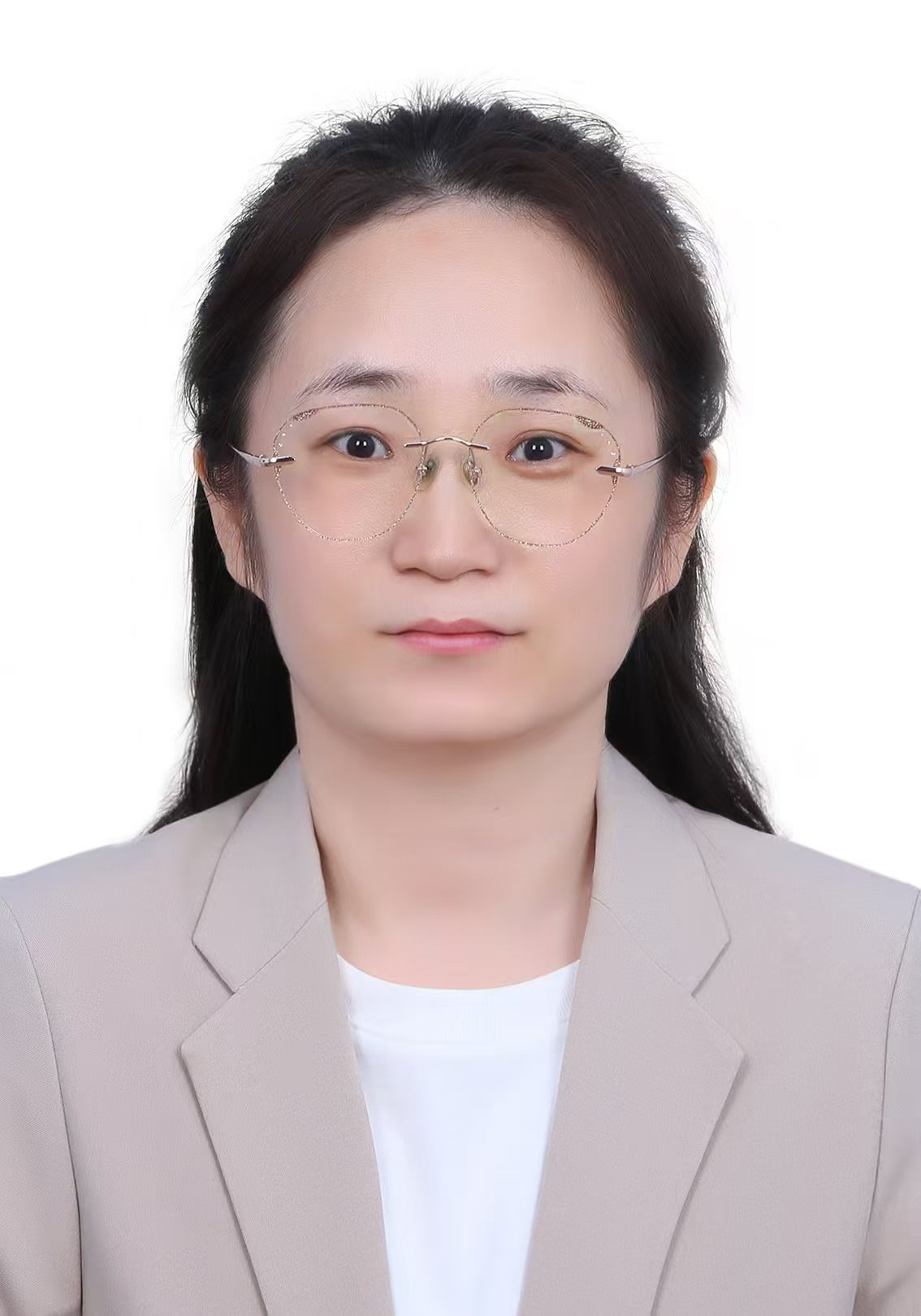 苏日娜，硕士研究生，讲师，主讲语文.jpg